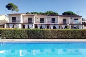 Kalma House &ndash; House with pool at Baix Empord&agrave;