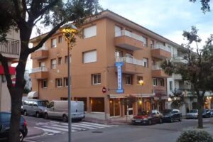 L’Hostal de la Rambla (Antic «El Cisne.»)