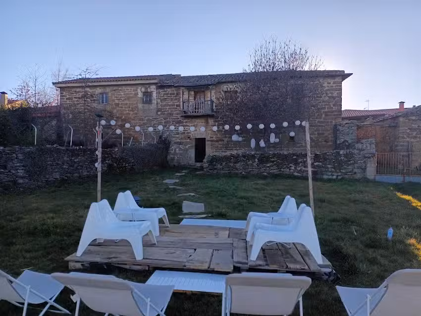 La Botica del Lobo -casa de alquiler integro