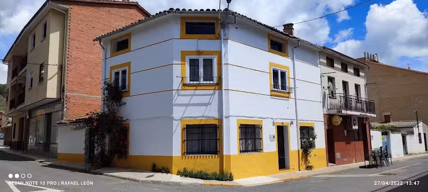 La Casa Amarilla