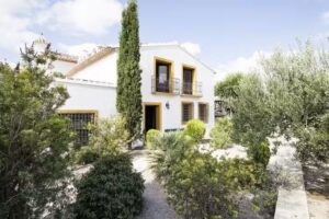 La Casa De La Encina Del Cercado De V&eacute;lez | LUDERNA Rentals