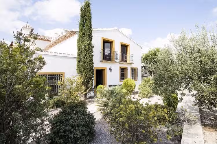 La Casa De La Encina Del Cercado De V&eacute;lez | LUDERNA Rentals