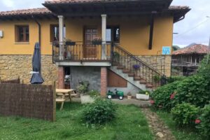 LA CASA DE LOS G&Uuml;ELOS