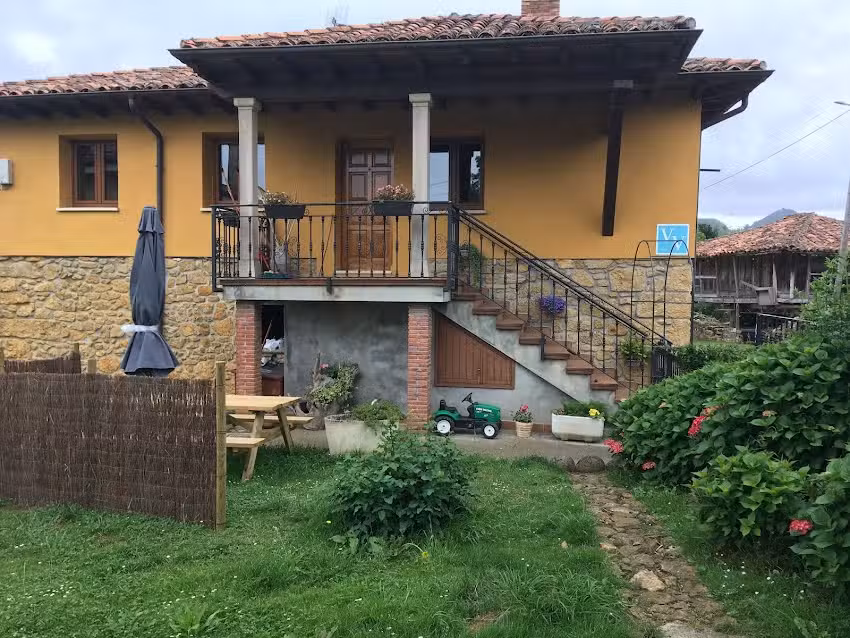 LA CASA DE LOS G&Uuml;ELOS