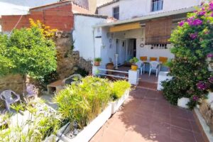 La Casa del Barranco que mira al Pico