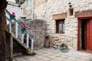 La Casa Escondida y La Otra