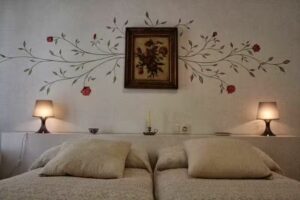 La Casa Pintada: El Cuadro, Apartamento Tur&iacute;stico