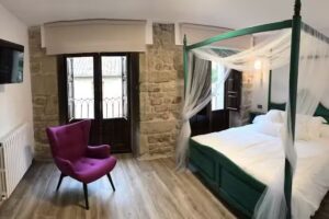 La casona de Al&uacute;tiz