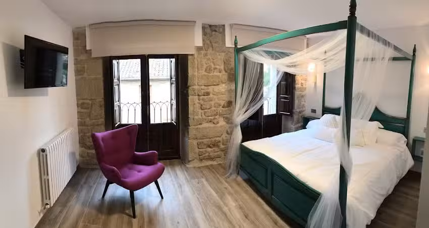 La casona de Al&uacute;tiz