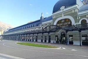 La familia, Canfranc-Estaci&oacute;n