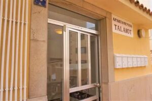 La Perla Holiday Home