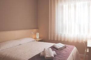 La Puerta de Arz&uacute;a &middot; Hotel