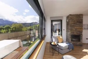 La Ventana de Saras by Bevalle