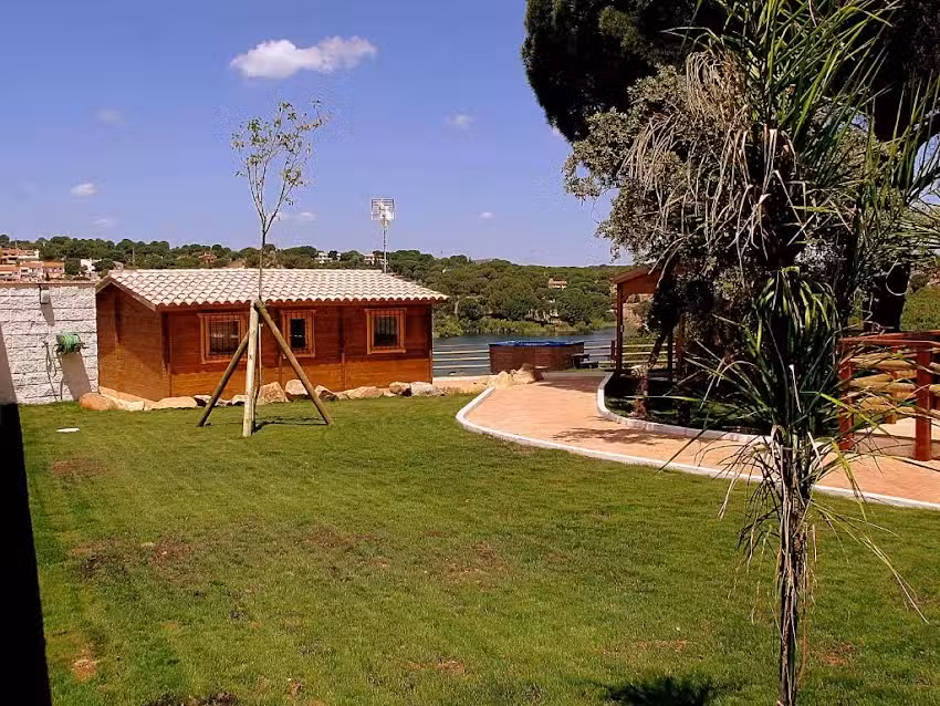 Las Caba&ntilde;as del Lago