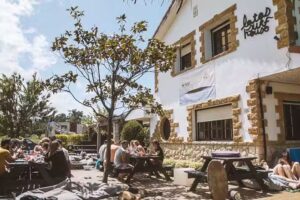 Latas Surf House y Escuela