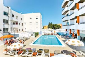 Laura S&rsquo;Atalaya studios