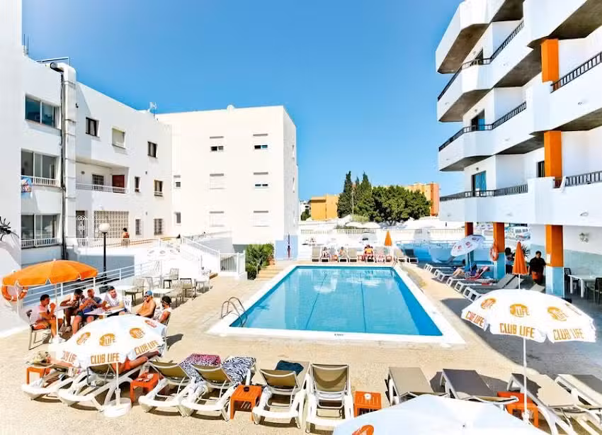 Laura S&rsquo;Atalaya studios