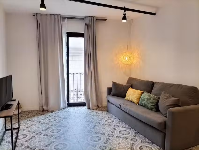 Liceu Apartments by gaiarooms