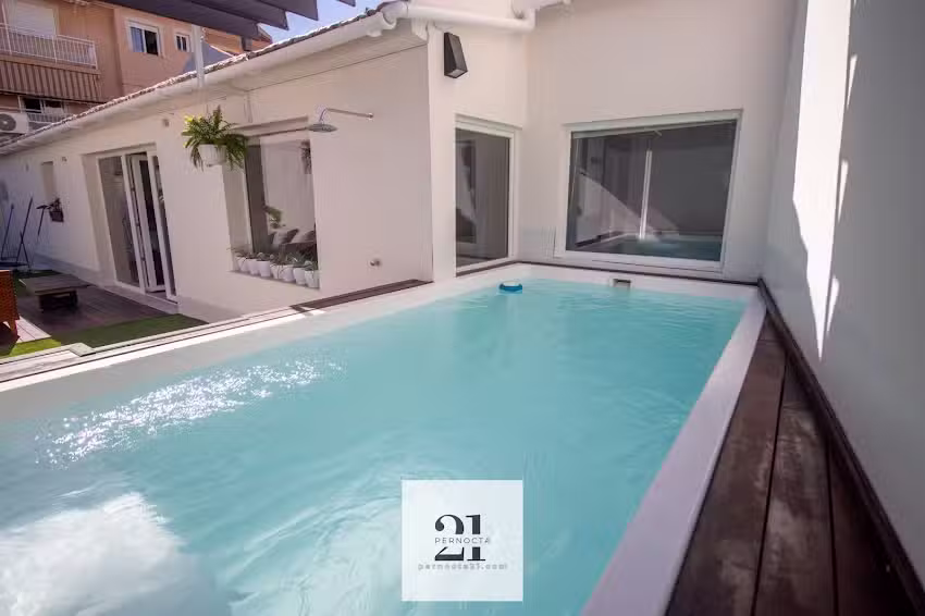 Loft vacacional Pernocta 21, piscina y aparcamiento privado.