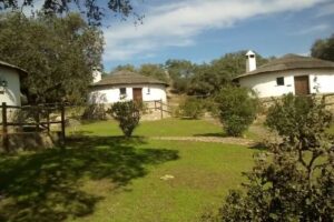 Los Chozos de La Roca (antiguos chozos de la Dehesa)