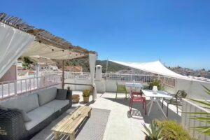 Los Nidos Apartments