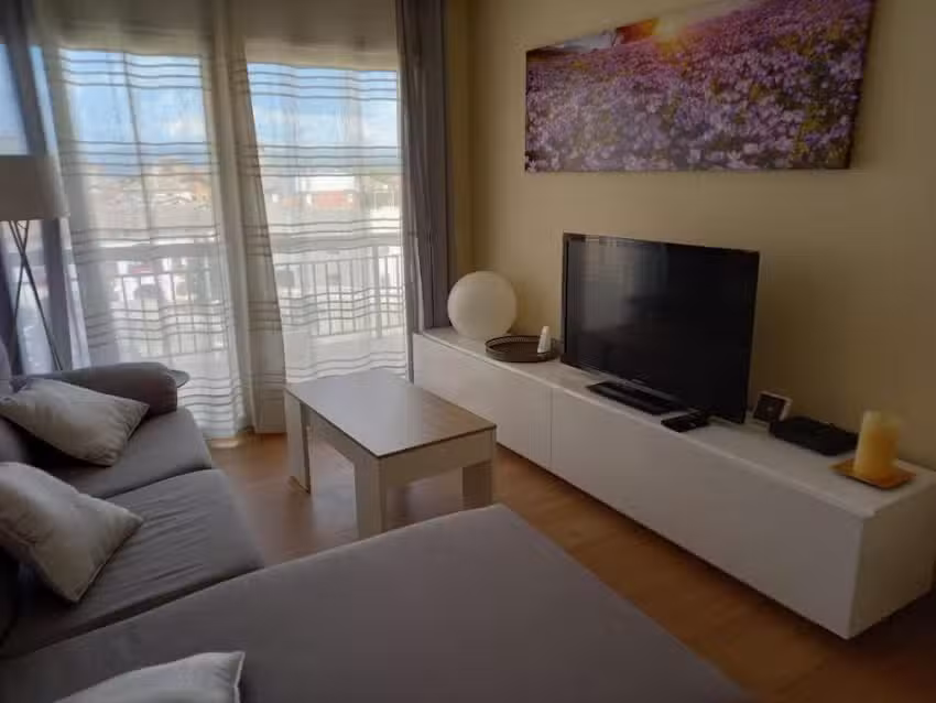 Lovely flat in central Vic with balcony