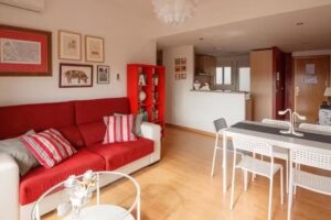 LUMINOSO. COMODO. ACOGEDOR. WIFI. Junto a AVE