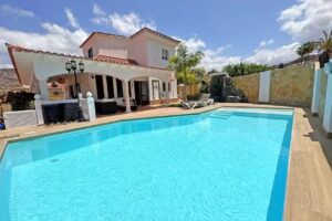 Luxury Villa Luc&iacute;a