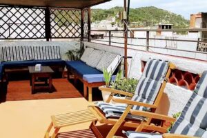 Mana Mana Youth Hostel