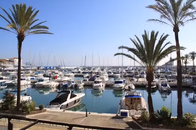 Marina Ban&uacute;s Apartments