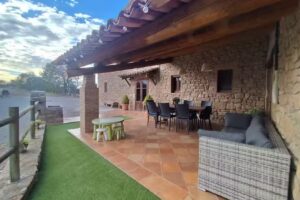 Masia Caselles &ndash; Casa Rural