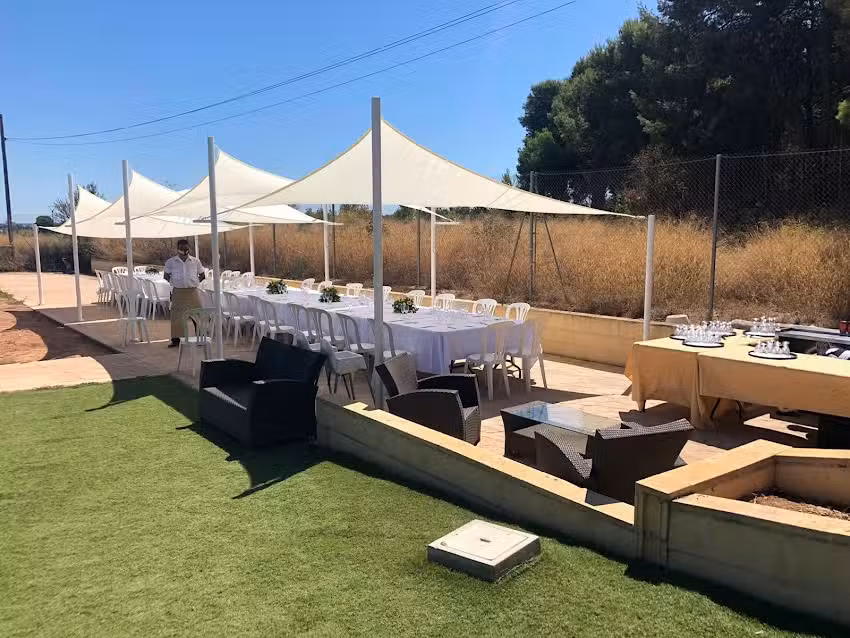 Mas&iacute;a del Cossi, Centro de Naturaleza y Albergue