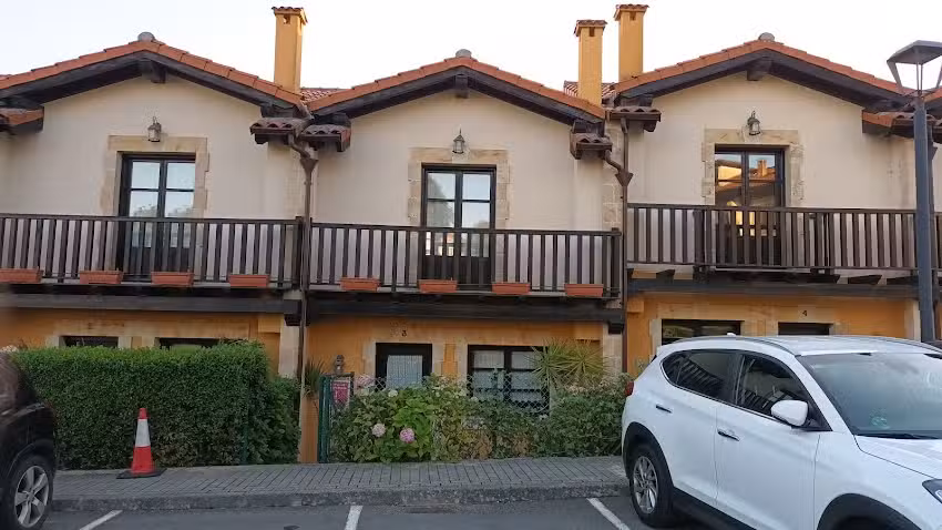 MAYORAZGO DE ALTAMIRA MILA &ndash; Chalet adosado en Santillana del Mar