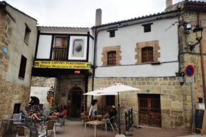 Mes&oacute;n Albergue El Puntido