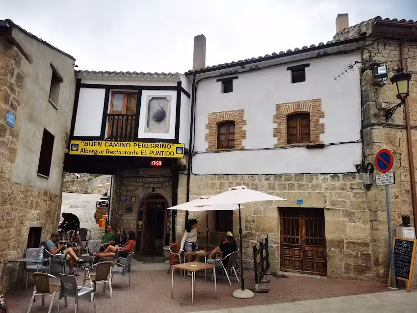 Mes&oacute;n Albergue El Puntido