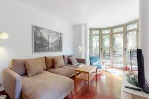 Modern and bright three-bedroom in Eixample