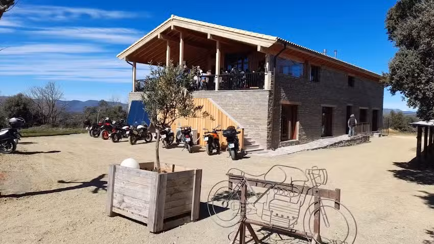 Moto albergue Farango