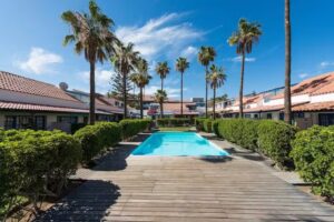 Mr.Batllori ( Villas Pasito Blanco )