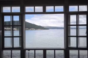 Muros sobre el mar (Apartamento tur&iacute;stico)