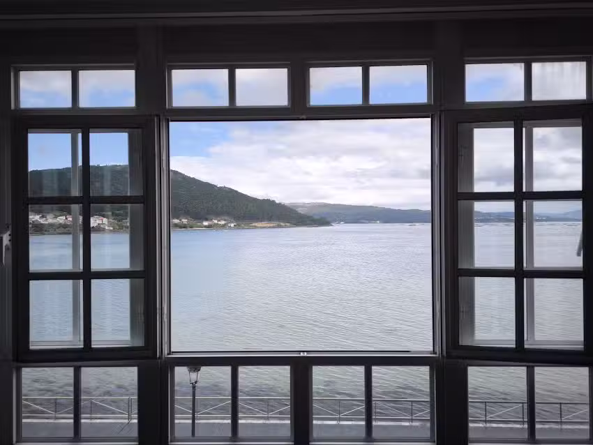 Muros sobre el mar (Apartamento tur&iacute;stico)