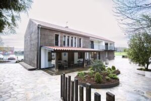 O Cami&ntilde;o Fala, Hotel-Restaurante