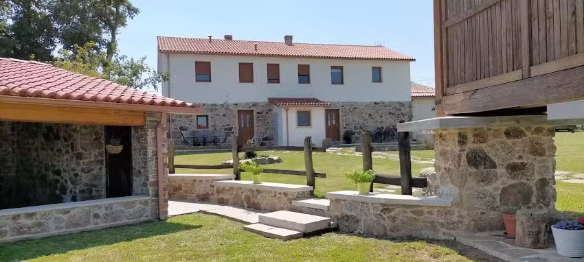 O Labrego. Apartamentos.