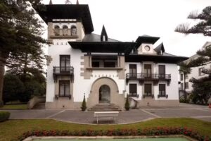 Palacio Arias & Hotel y Apartamentos Arias