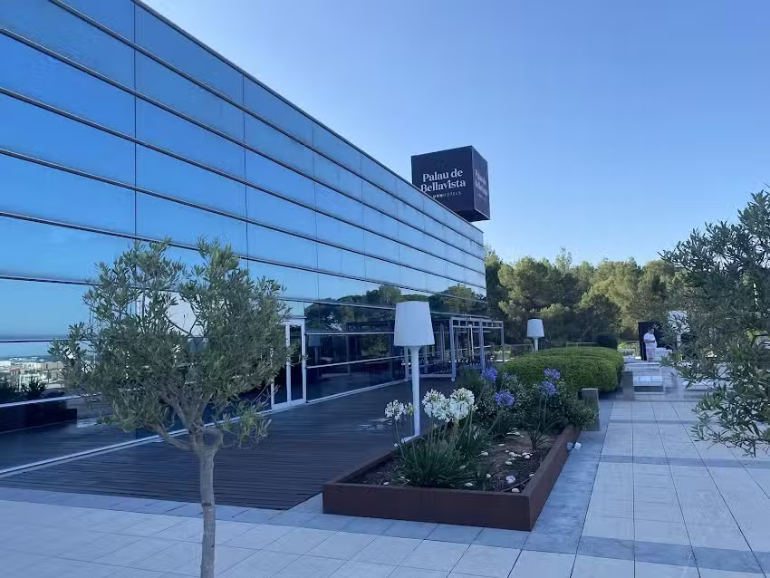 Palau de Bellavista by URH