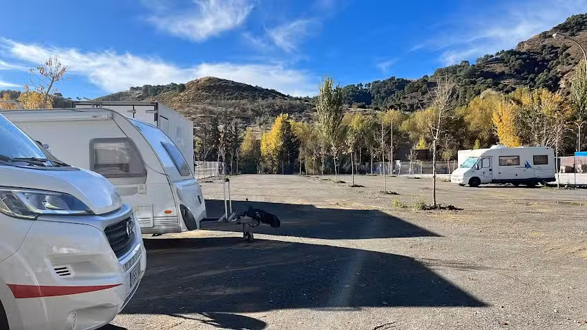 P&aacute;rking Caravanas AREA SERVICIO CENES