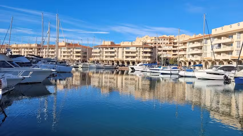 Parking de autocaravanas Puerto Deportivo de Almerimar (Emplazamiento 2)