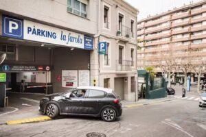 P&agrave;rking i Apartaments La Farola
