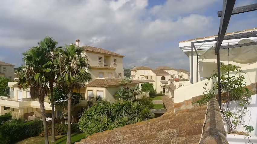 Paseo Mesas del Diente, Urb San roque Club.