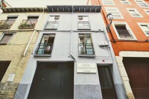 Pensi&oacute;n Casa Campanilla Jaca