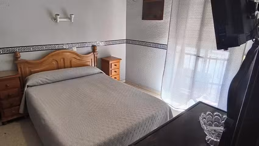 Pensi&oacute;n Hospeder&iacute;a Lucano(Y Por Horas)